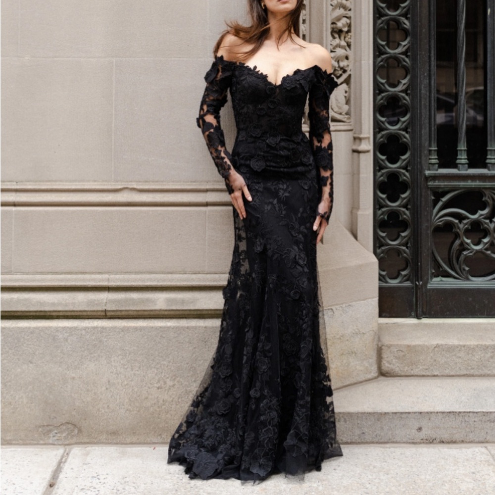 Monique Lhuillier Black lace and mesh gown